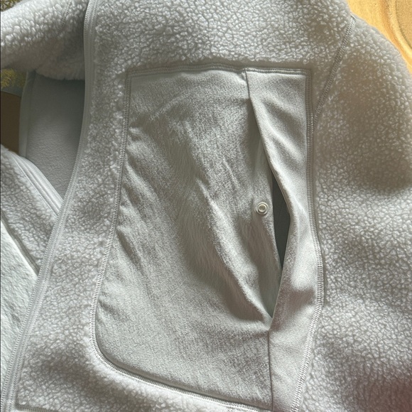 Lululemon Athletica Cream Vest - Picture 3 of 7